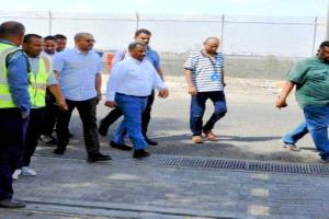 امزربه والشعبي يقومان بزيارات تفقدية ميدانية لمختلف قطاعات ميناء عدن (صور)
