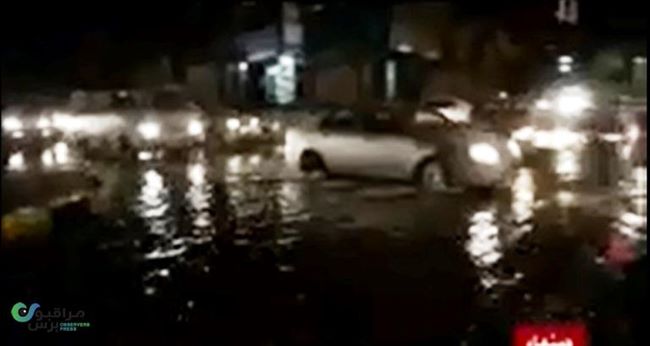 بالفيديو والصور..أمطار غزيرة ومتواصلة تغرق شوارع بقلب العاصمة اليمنية 