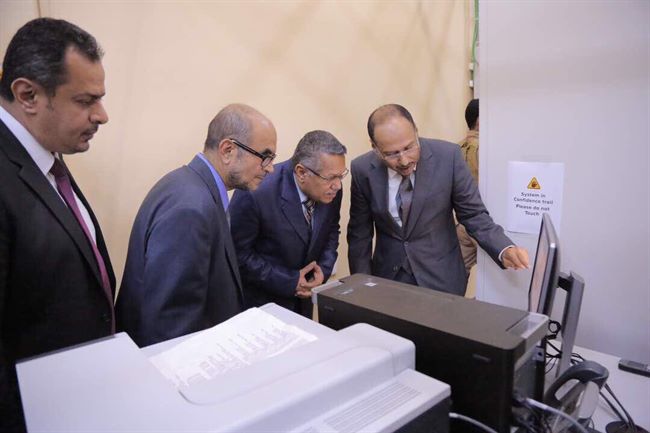 رئيس الحكومة اليمنية يعلن عن سبيل وحيد وأقصر طريق للخروج من الأزمة