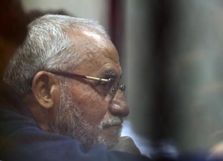 محكمة مصرية تقضي بإعدام المرشد العام للاخوان المسلمين و13 آخرين