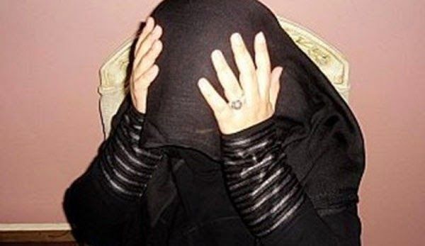 الداخلية اليمنية تعلن القبض على امرأة متهمة بسرقة مجوهرات بالملايين(فيديو)