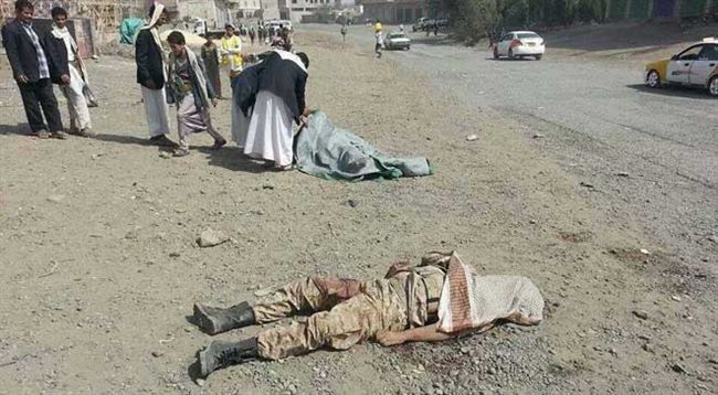 شبكة خليجية تؤكد منع الحوثيين طواقم الهلال الأحمر من انتشال الجثث(صور)