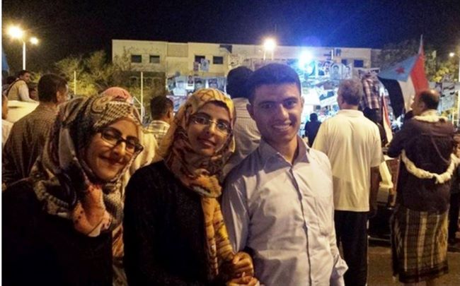 إبنة سكرتير للرئيس اليمني السابق وزوجها يظهران بساحة اعتصام الجنوبيين 