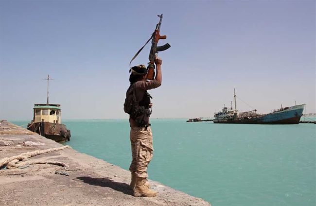 الحكومة اليمنية تتهم الحوثيين باحتجاز ومصادرة أكثر من 63 سفينة إغاثة 
