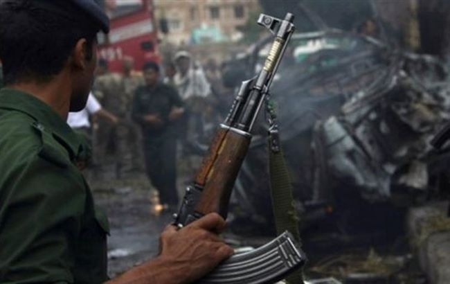 اغتيال قائد معسكر يمني بعدن واشتباكات عنيفة عقب هجوم على مدرعة