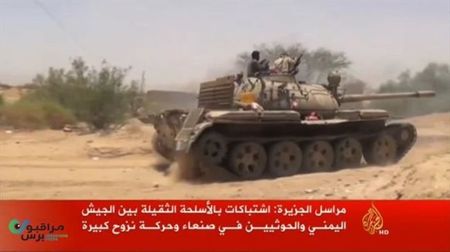 مدرعات سيطر عليها الحوثيون بمبنى التلفزيون اليمني تتجه لمنطقة عسكرية