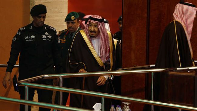 مسؤل يكشف مكان تواجد الملك السعودي عند اسقاط طائرة فوق قصره(فيديو)