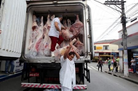 لماذا أوقفت السعودية واردات اللحوم والدواجن من أربع شركات برازيلية؟