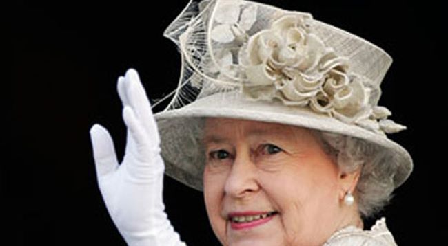 الجنوبيون يحتفلون بميلاد ملكة بريطانيا بمرور60عاماً على زيارتها لعدن