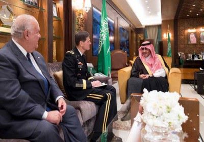 قائد القيادة الامريكية يزور السعودية وسط تباين على خلفية النزاع باليمن