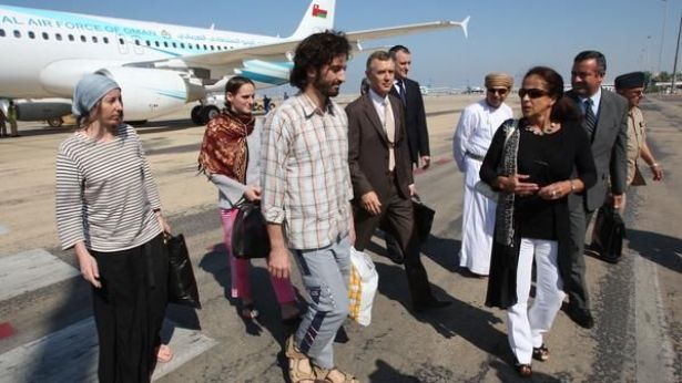 وكالة عالمية تكشف عن عسكري اميركي بين 8 رهائن تم تحريرهم في اليمن