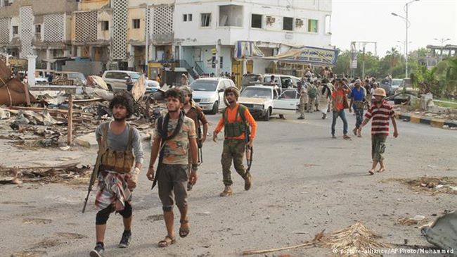سيارة مفخخة تستهدف تجمعا للحوثيين وقوات موالية لصالح بجنوب اليمن