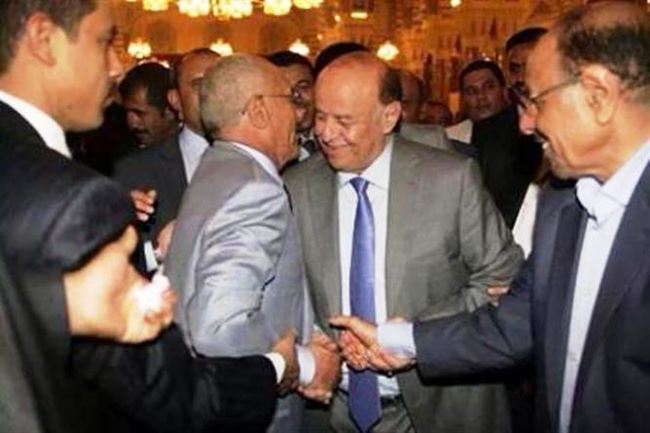 BBC تكشف ردة فعل القوى السياسية اليمنية من رفض صالح مصافحة خصمه الأحمر