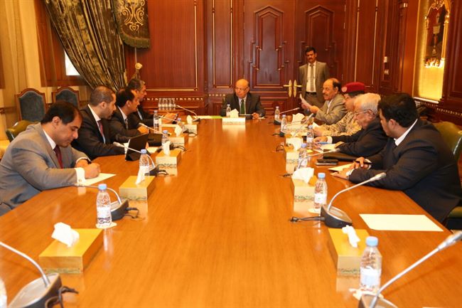 ابرز قرارات اجتماع استثنائي للرئيس اليمني مع مجلس الدفاع بحضور الاحمر "صورة"