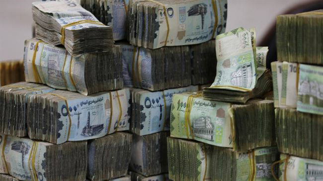 رويترز:جمعية الصرافين بعدن تقرر إيقاف عمليات بيع وشراء العملات الأجنبية بجنوب اليمن