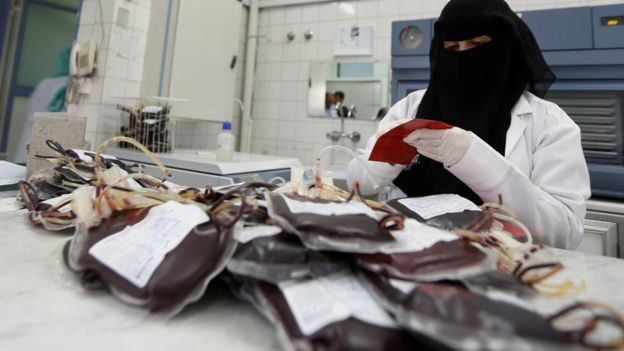 بي بي سي تكشف عن سبب خطر الإغلاق الذي يهدد بنك الدم اليمني