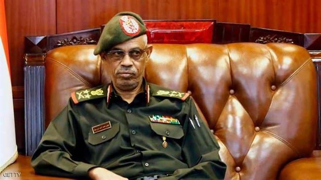 من هو وزير الدفاع السوداني الذي أعلن عزل الرئيس واعتقاله و"إقتلاع"نظامه