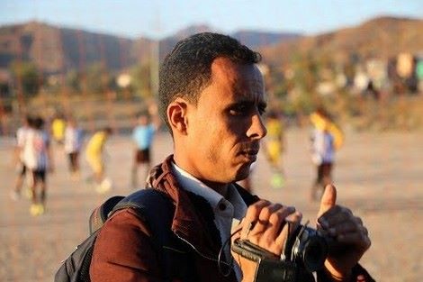 مقتل مصور صحفي واصابة آخرين في هجوم على قافلة صحفية وسط اليمن