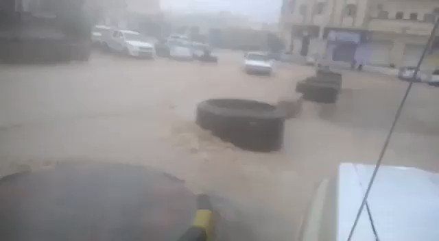 صور لآثار دمار إعصار"لبان"باليمن وتحذيرات من الارصاد باشتداد العاصفة 