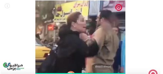 تفاصيل قصة امرأة إيرانية تحدت رجل دين وتخلع حجابها أمامه بالشارع(فيديو)