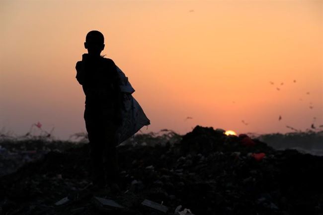 رويترز:مكبات القمامة مصدر طعام لمئات اليمنيين ومصدر دخل لبعض الشباب
