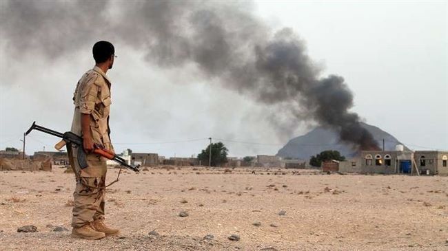 الحوثيون يعلنون شن هجوم مزدوج بطائرة وصواريخ على مقرلقيادة التحالف باليمن