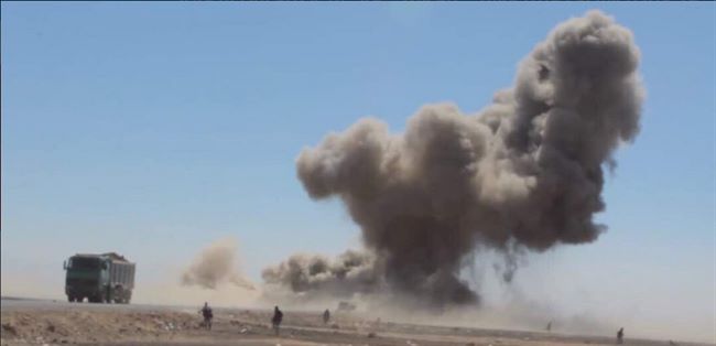 الجزيرة تبث مشاهد لقصف تجمعا قبليا حوثياً بصنعاء ومقتل25 شيخا قبليا(صورة)