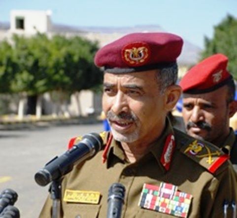 وزير الدفاع اليمني:آن الأوان لوضع حد للعبث وإيقاف نزيف الاقتصاد بمأرب