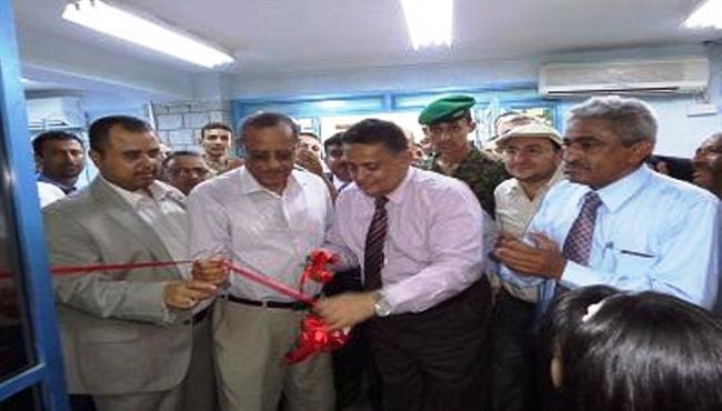 وزيران يفتتحان فرعاً جديداً لكاك بنك ويدشنان أول مشروع مضخات شمسية باليمن 